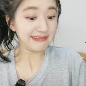 赵露思直播,青春活力与时尚魅力并存